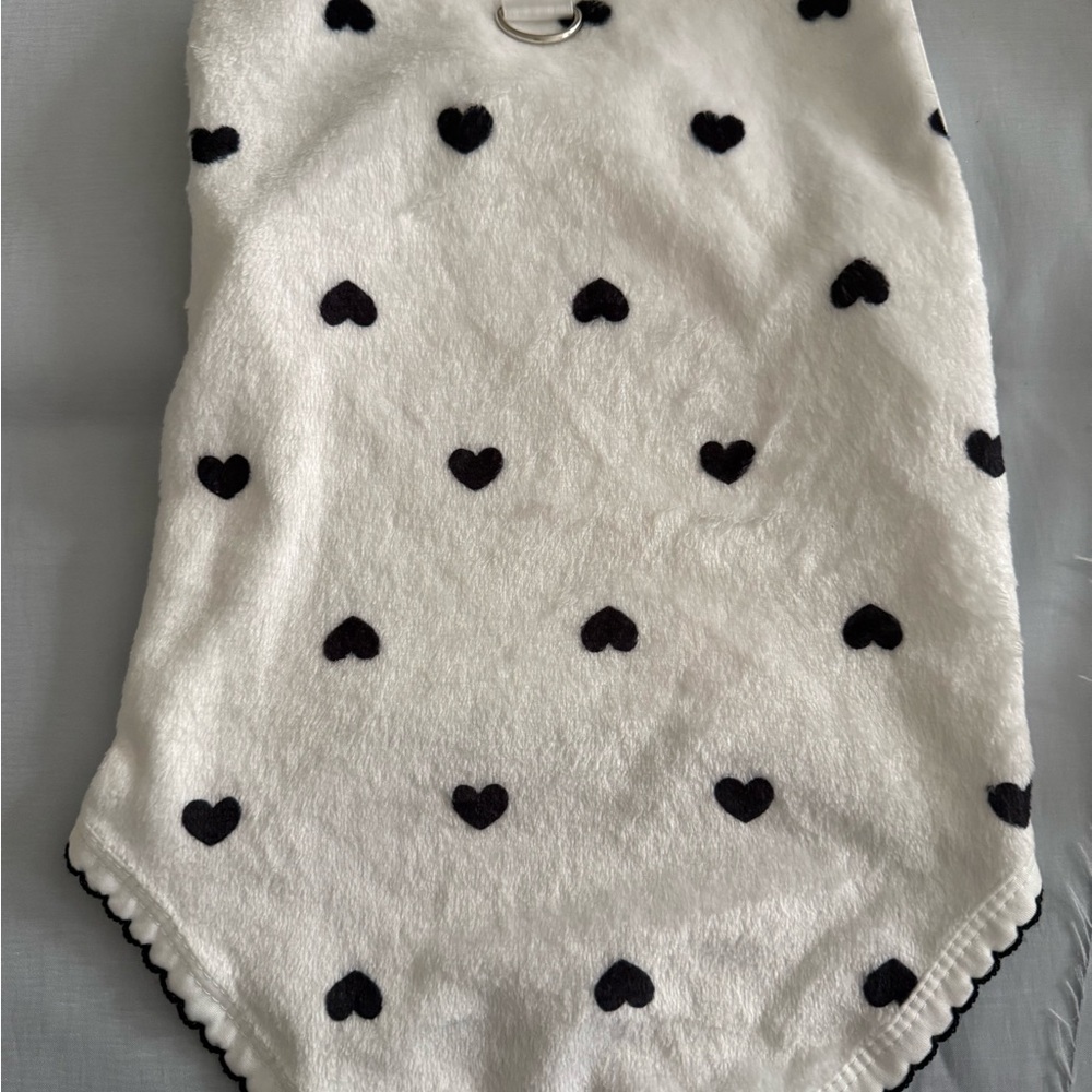 Cozy White Heart Print Pet Sweater/Vest